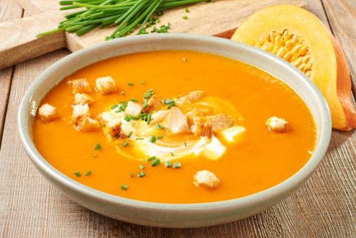 Curry-s sütőtökkrém leves
